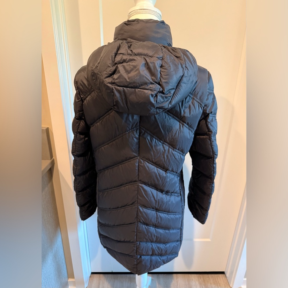 Michael Kors Black Packable Down Fill Jacket w/ Gold Accents Size M - Picture 3 of 7
